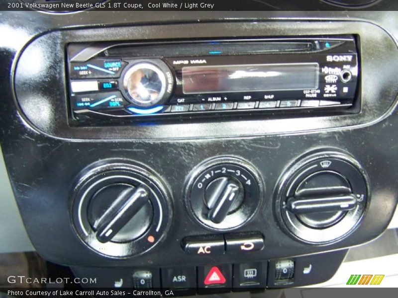Cool White / Light Grey 2001 Volkswagen New Beetle GLS 1.8T Coupe