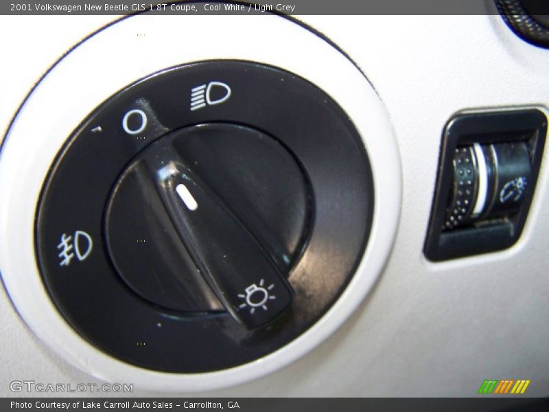 Cool White / Light Grey 2001 Volkswagen New Beetle GLS 1.8T Coupe