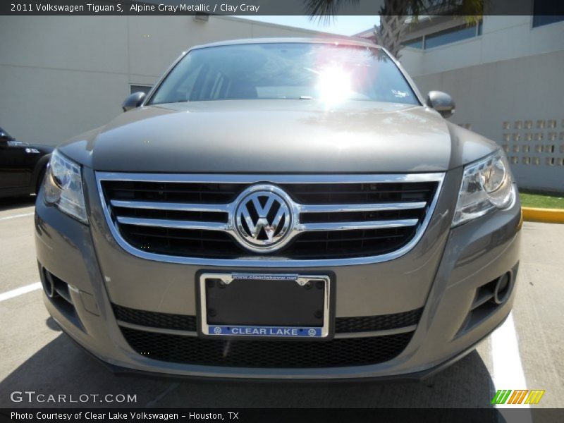 Alpine Gray Metallic / Clay Gray 2011 Volkswagen Tiguan S