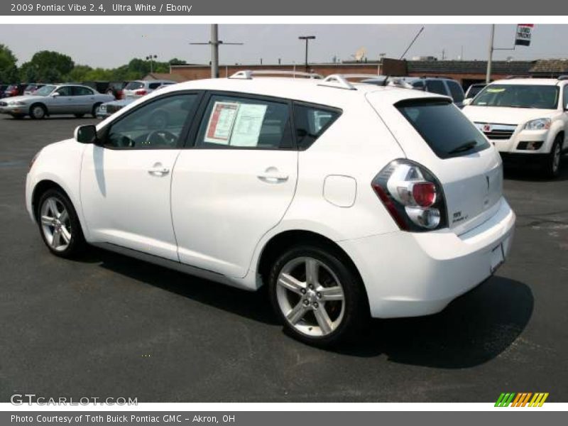 Ultra White / Ebony 2009 Pontiac Vibe 2.4