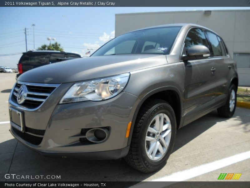 Alpine Gray Metallic / Clay Gray 2011 Volkswagen Tiguan S