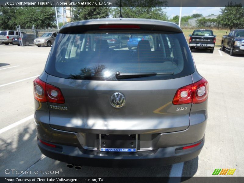 Alpine Gray Metallic / Clay Gray 2011 Volkswagen Tiguan S