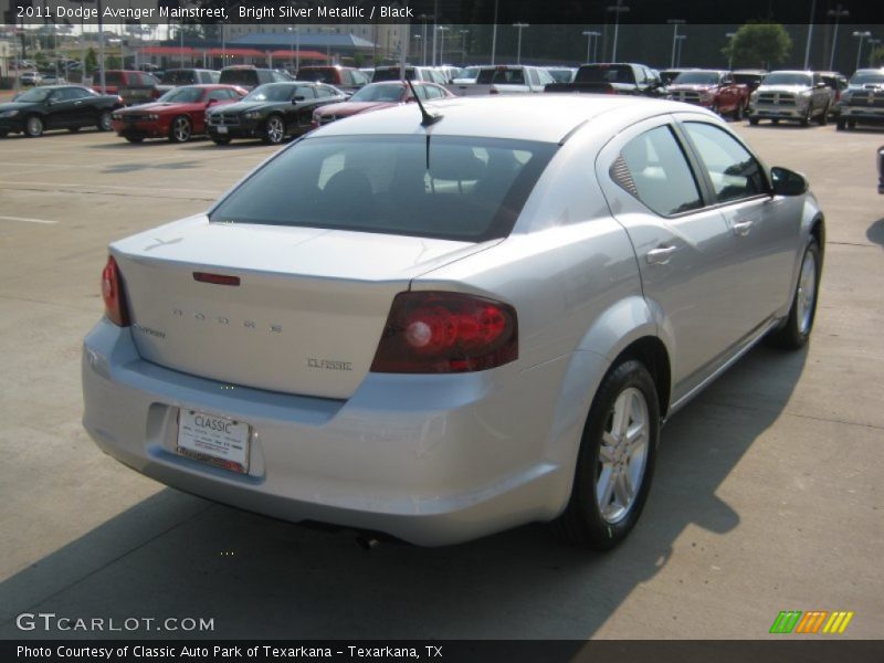 Bright Silver Metallic / Black 2011 Dodge Avenger Mainstreet