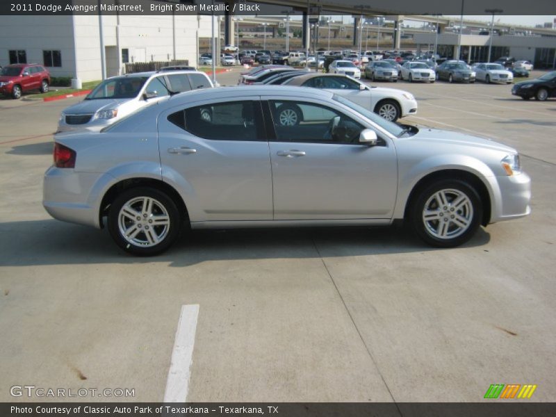 Bright Silver Metallic / Black 2011 Dodge Avenger Mainstreet