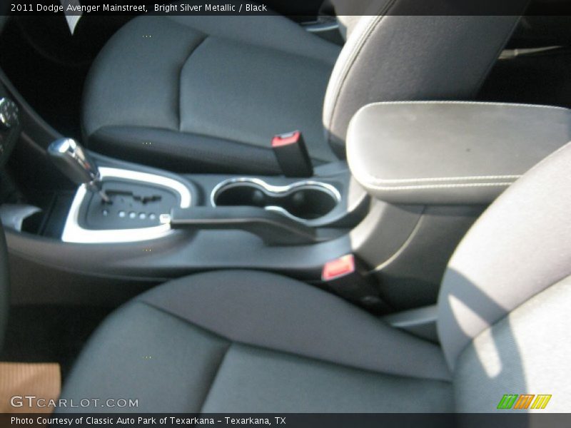 Bright Silver Metallic / Black 2011 Dodge Avenger Mainstreet