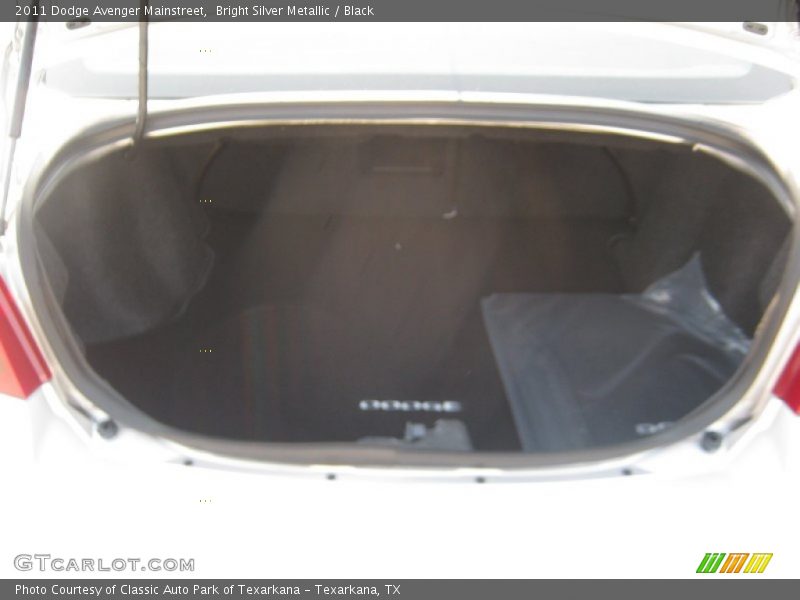Bright Silver Metallic / Black 2011 Dodge Avenger Mainstreet