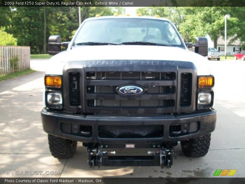 Oxford White / Camel 2009 Ford F250 Super Duty XL Regular Cab 4x4