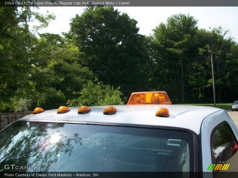 Oxford White / Camel 2009 Ford F250 Super Duty XL Regular Cab 4x4