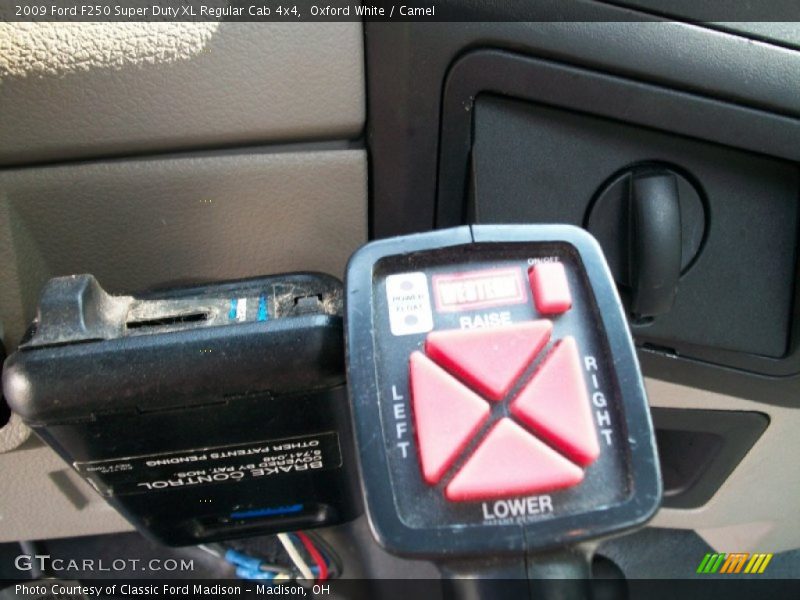 Oxford White / Camel 2009 Ford F250 Super Duty XL Regular Cab 4x4