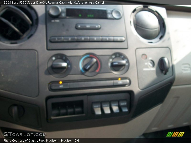 Oxford White / Camel 2009 Ford F250 Super Duty XL Regular Cab 4x4