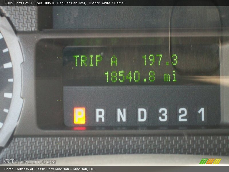 Oxford White / Camel 2009 Ford F250 Super Duty XL Regular Cab 4x4