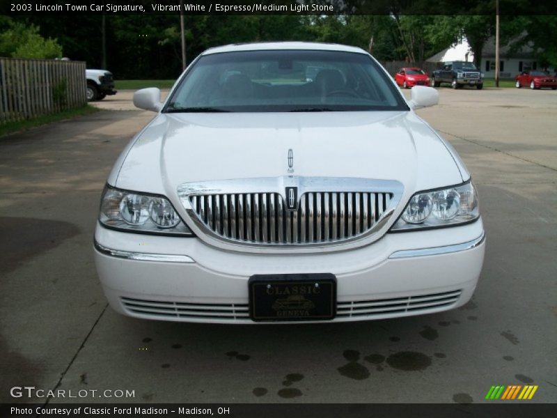Vibrant White / Espresso/Medium Light Stone 2003 Lincoln Town Car Signature