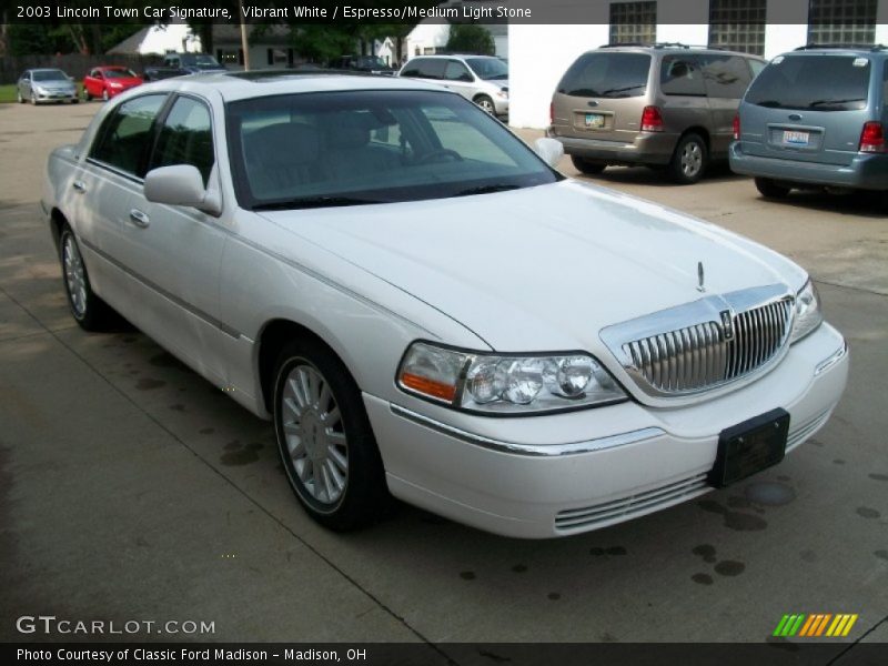 Vibrant White / Espresso/Medium Light Stone 2003 Lincoln Town Car Signature