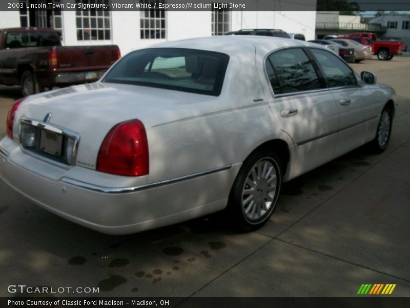 Vibrant White / Espresso/Medium Light Stone 2003 Lincoln Town Car Signature