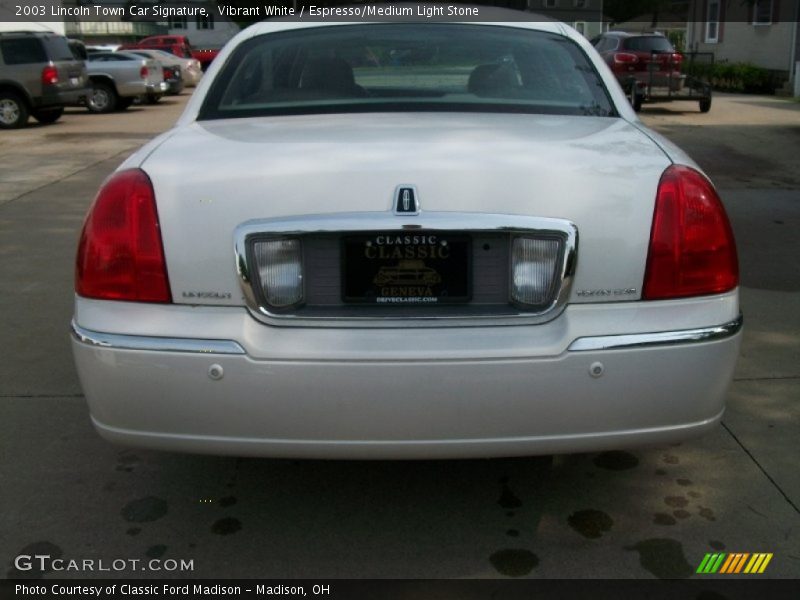Vibrant White / Espresso/Medium Light Stone 2003 Lincoln Town Car Signature