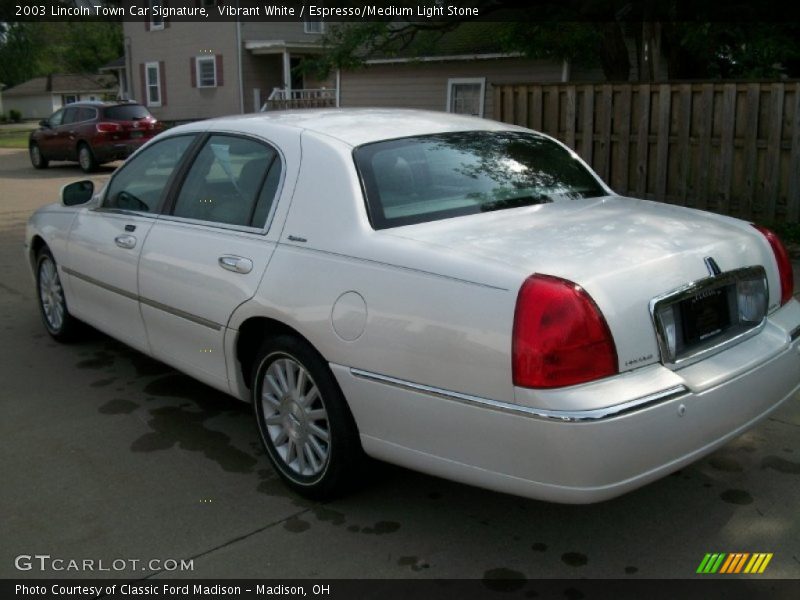 Vibrant White / Espresso/Medium Light Stone 2003 Lincoln Town Car Signature