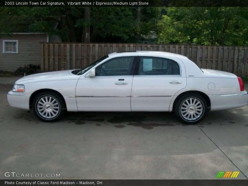 Vibrant White / Espresso/Medium Light Stone 2003 Lincoln Town Car Signature