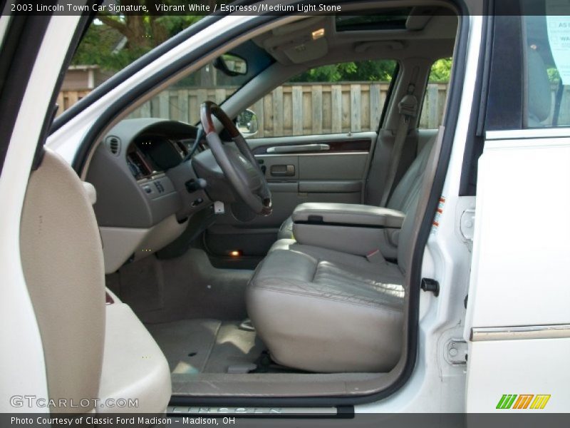Vibrant White / Espresso/Medium Light Stone 2003 Lincoln Town Car Signature