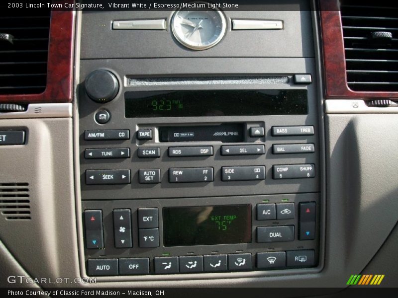 Vibrant White / Espresso/Medium Light Stone 2003 Lincoln Town Car Signature