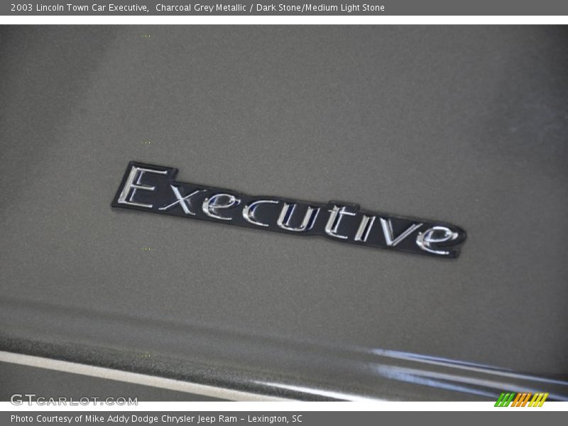 Charcoal Grey Metallic / Dark Stone/Medium Light Stone 2003 Lincoln Town Car Executive