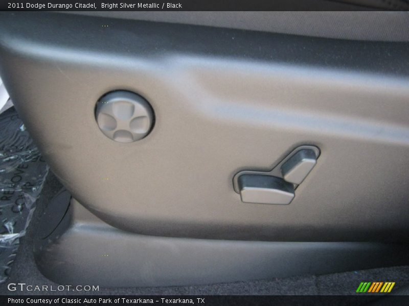 Bright Silver Metallic / Black 2011 Dodge Durango Citadel