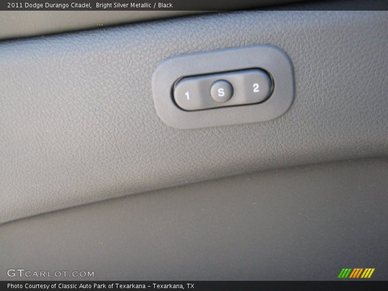 Bright Silver Metallic / Black 2011 Dodge Durango Citadel