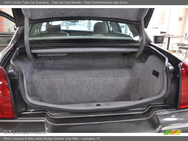 Charcoal Grey Metallic / Dark Stone/Medium Light Stone 2003 Lincoln Town Car Executive