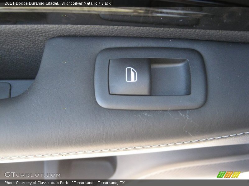 Bright Silver Metallic / Black 2011 Dodge Durango Citadel