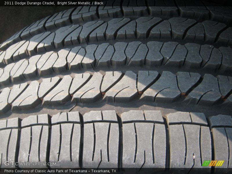 Bright Silver Metallic / Black 2011 Dodge Durango Citadel