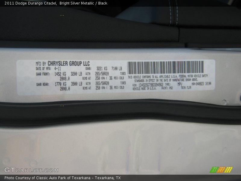 Bright Silver Metallic / Black 2011 Dodge Durango Citadel