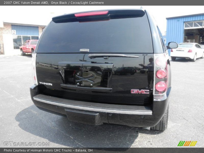 Onyx Black / Cocoa/Light Cashmere 2007 GMC Yukon Denali AWD