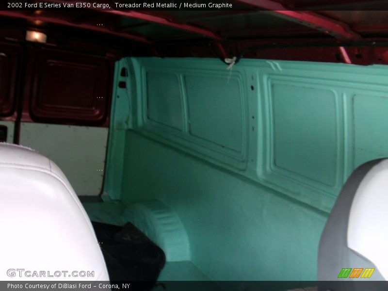 Toreador Red Metallic / Medium Graphite 2002 Ford E Series Van E350 Cargo