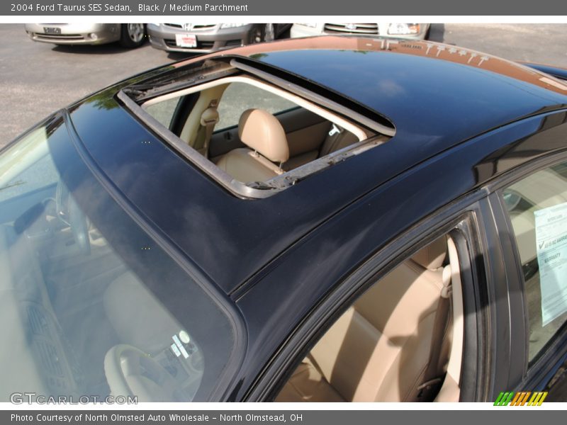 Black / Medium Parchment 2004 Ford Taurus SES Sedan