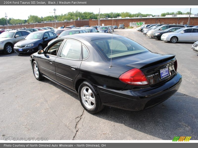 Black / Medium Parchment 2004 Ford Taurus SES Sedan