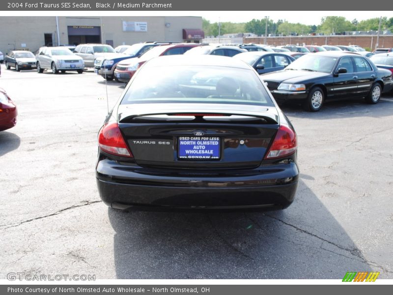 Black / Medium Parchment 2004 Ford Taurus SES Sedan