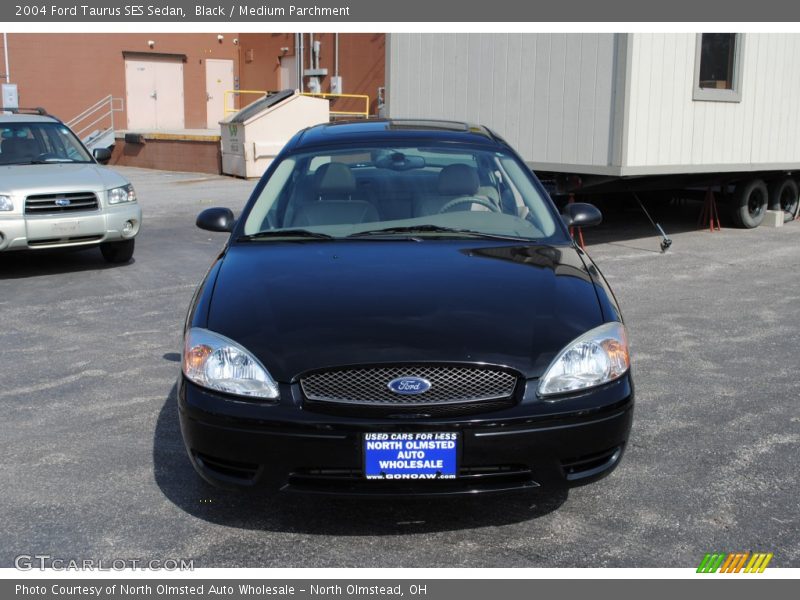 Black / Medium Parchment 2004 Ford Taurus SES Sedan