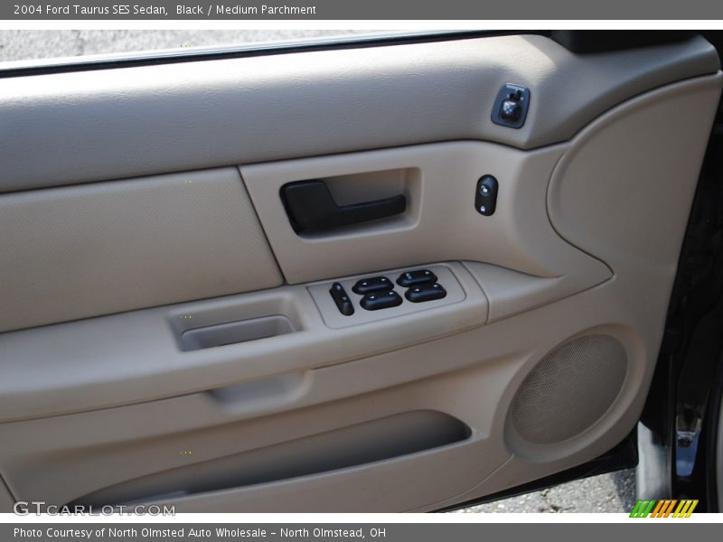 Black / Medium Parchment 2004 Ford Taurus SES Sedan