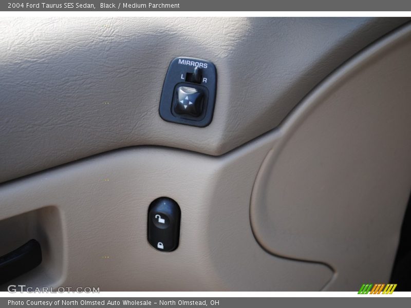 Controls of 2004 Taurus SES Sedan