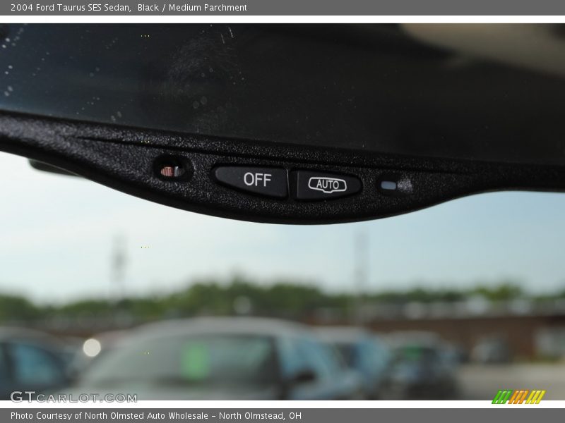 Black / Medium Parchment 2004 Ford Taurus SES Sedan