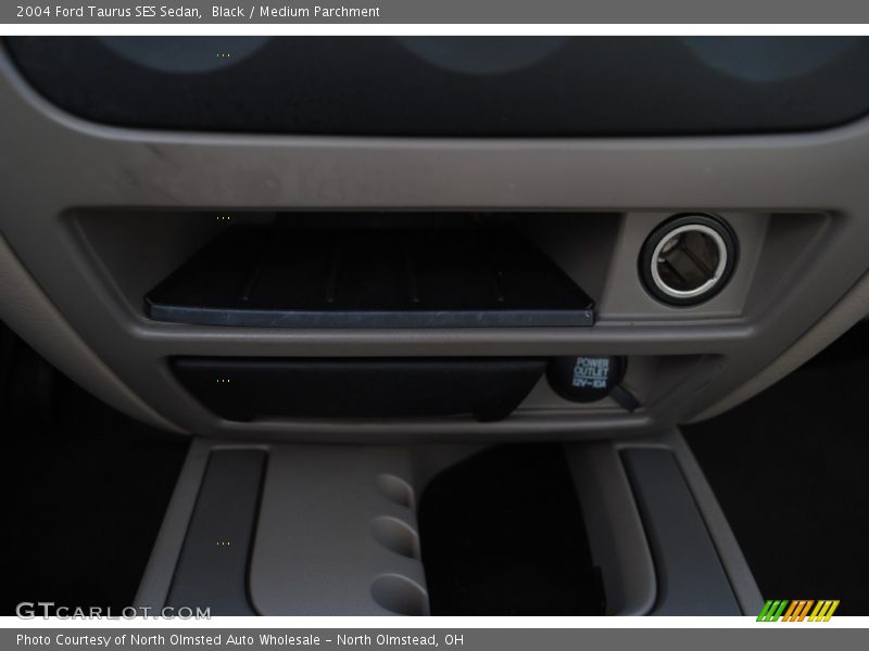 Black / Medium Parchment 2004 Ford Taurus SES Sedan