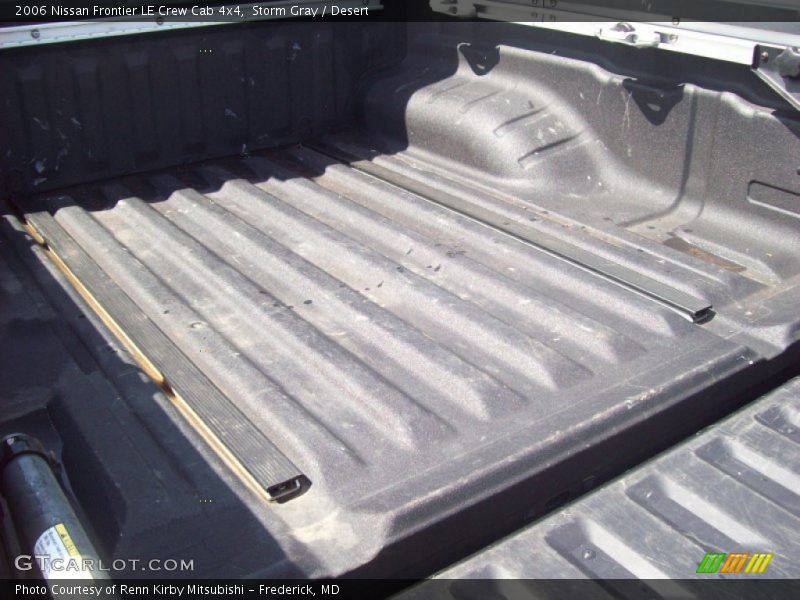 Storm Gray / Desert 2006 Nissan Frontier LE Crew Cab 4x4