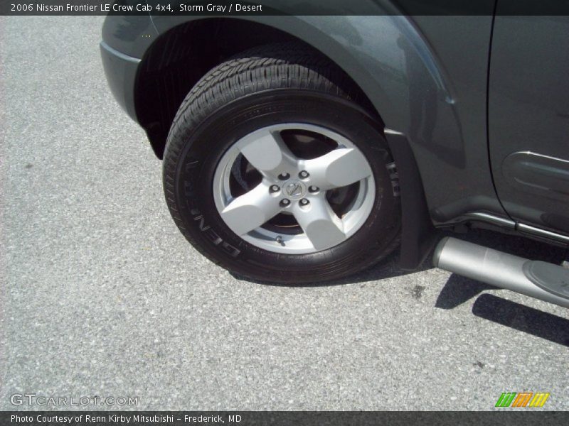 Storm Gray / Desert 2006 Nissan Frontier LE Crew Cab 4x4