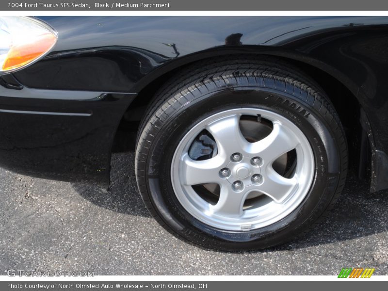  2004 Taurus SES Sedan Wheel