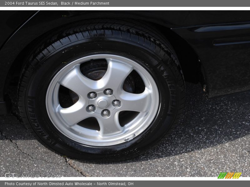  2004 Taurus SES Sedan Wheel