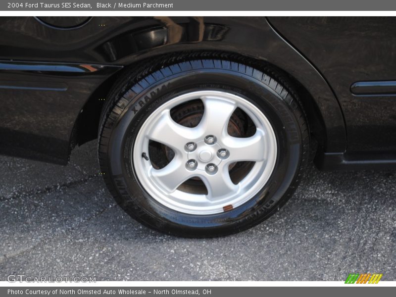  2004 Taurus SES Sedan Wheel