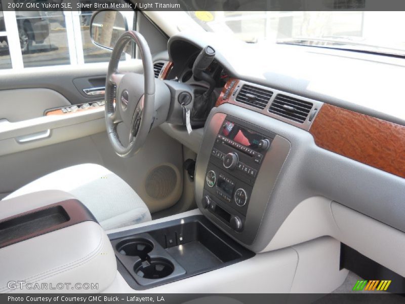Silver Birch Metallic / Light Titanium 2007 GMC Yukon SLE