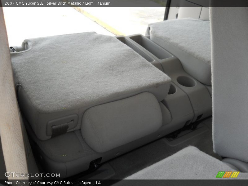 Silver Birch Metallic / Light Titanium 2007 GMC Yukon SLE