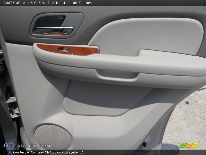 Silver Birch Metallic / Light Titanium 2007 GMC Yukon SLE