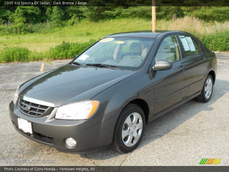 Front 3/4 View of 2005 Spectra EX Sedan