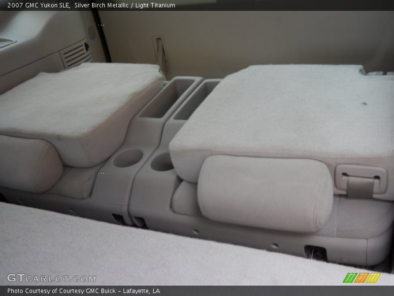 Silver Birch Metallic / Light Titanium 2007 GMC Yukon SLE